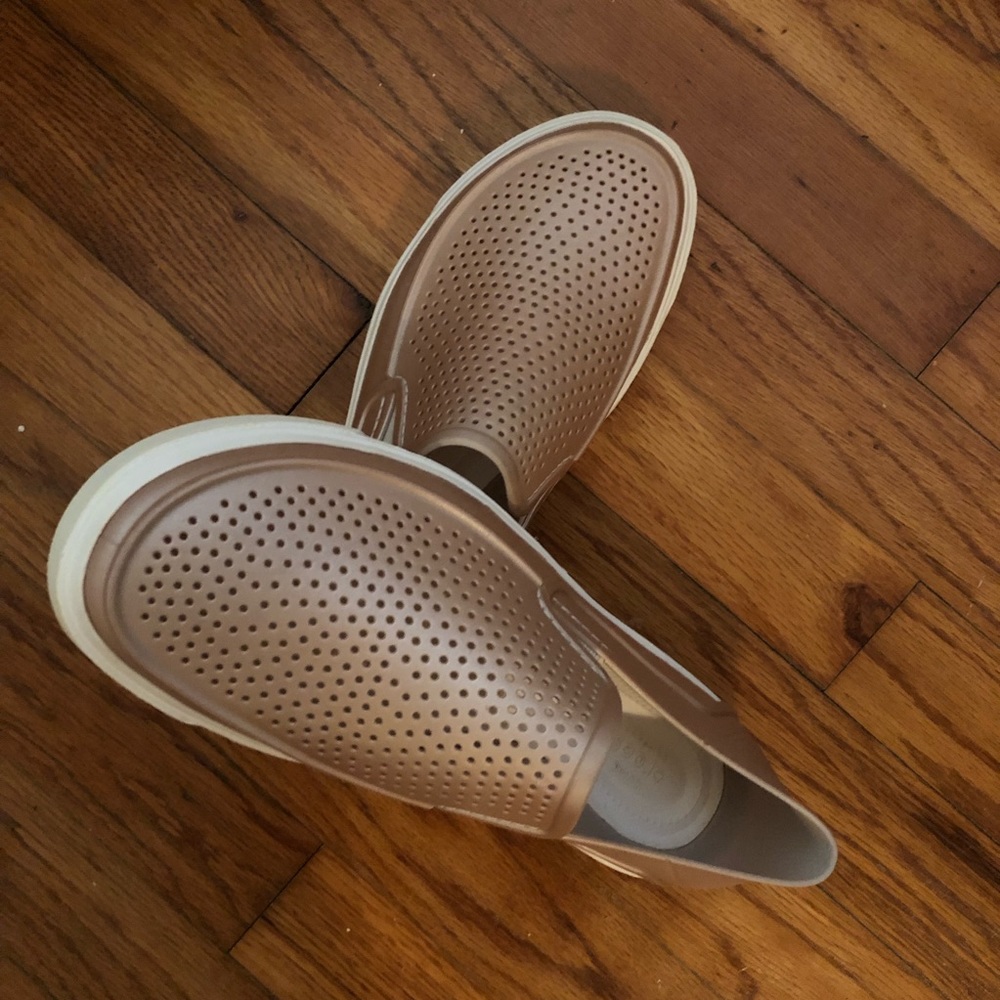 Crocs women’s Citilane Roka Slip on Sneaker